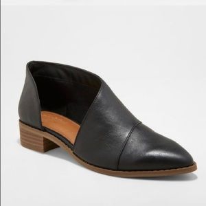 Universal thread cutout booties